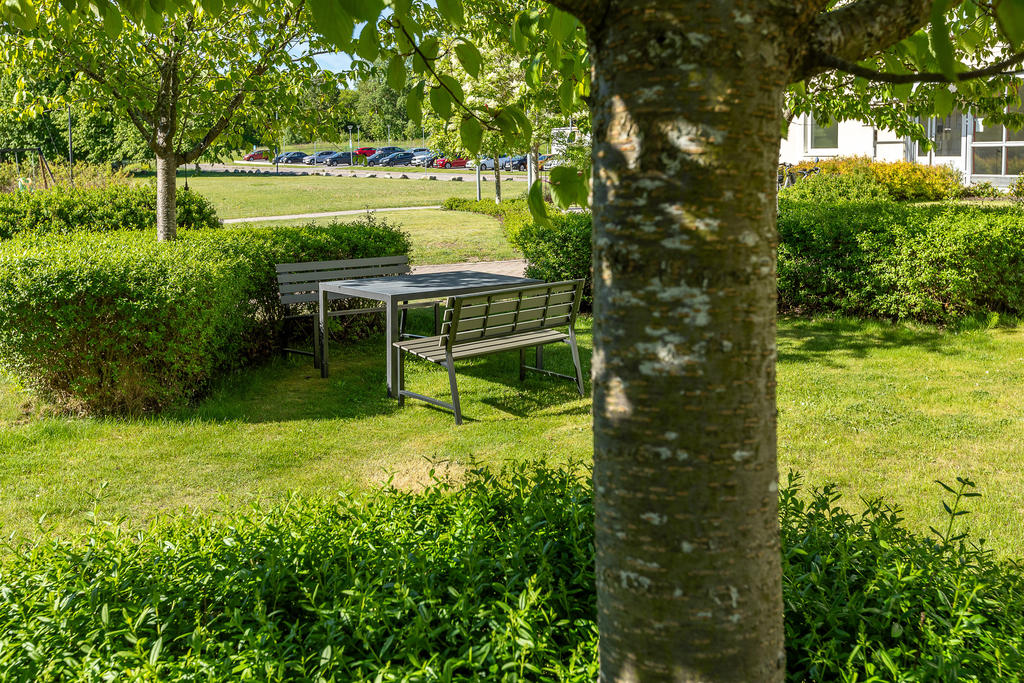Utemöbler i brf:ens innergård