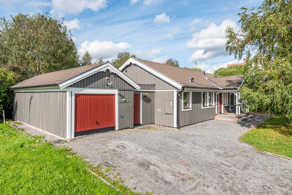 Garage och gott om plats för parkering