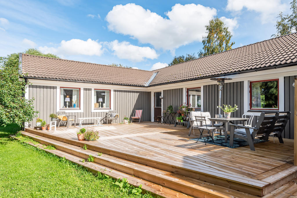 Det finns gott om plats på altanen