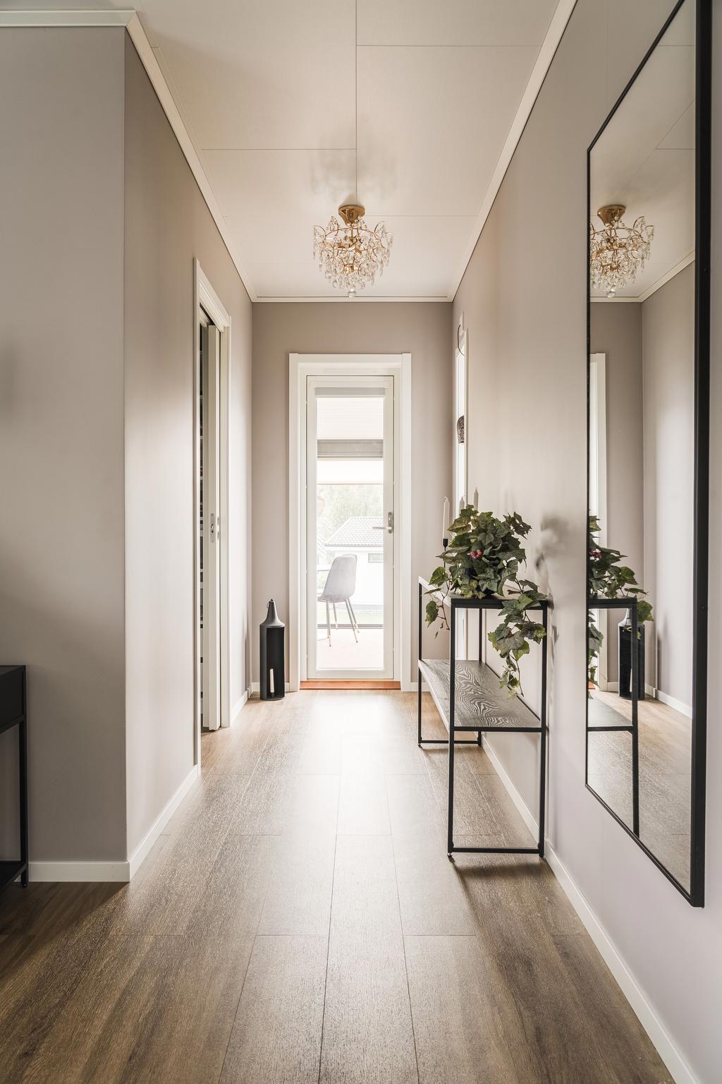 Passage till walk-in-closet och inglasning