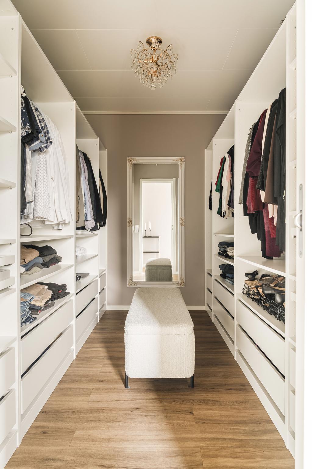 Walk-in-closet