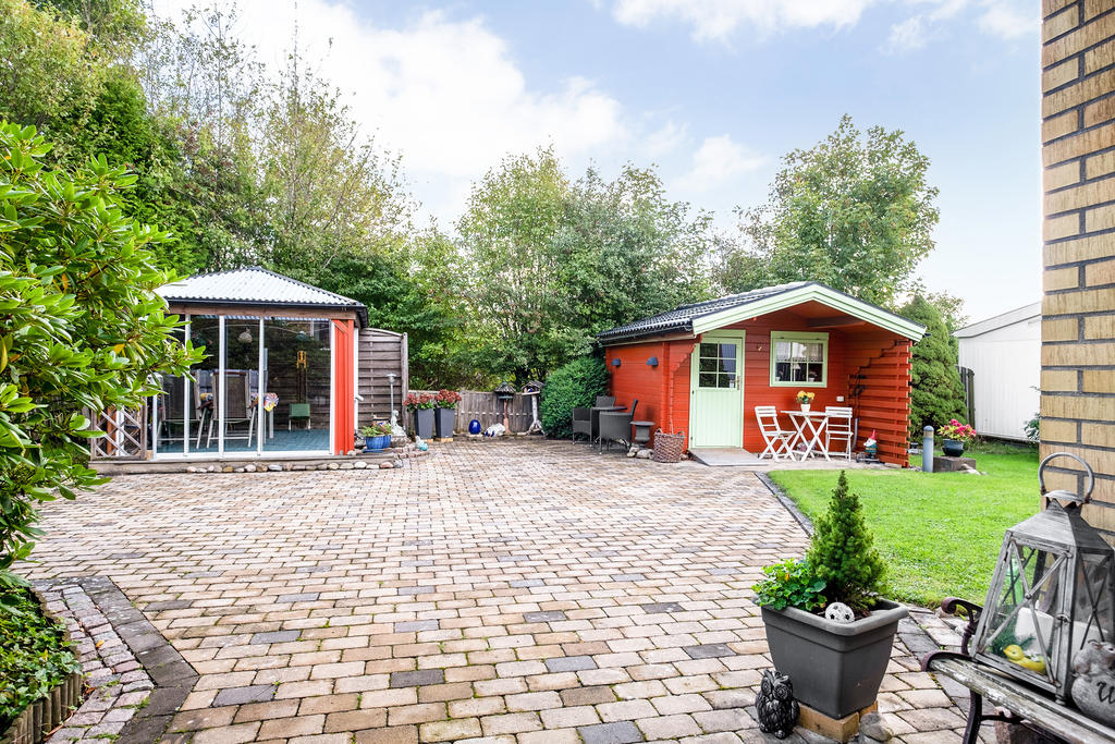 Fin och lättskött trädgård