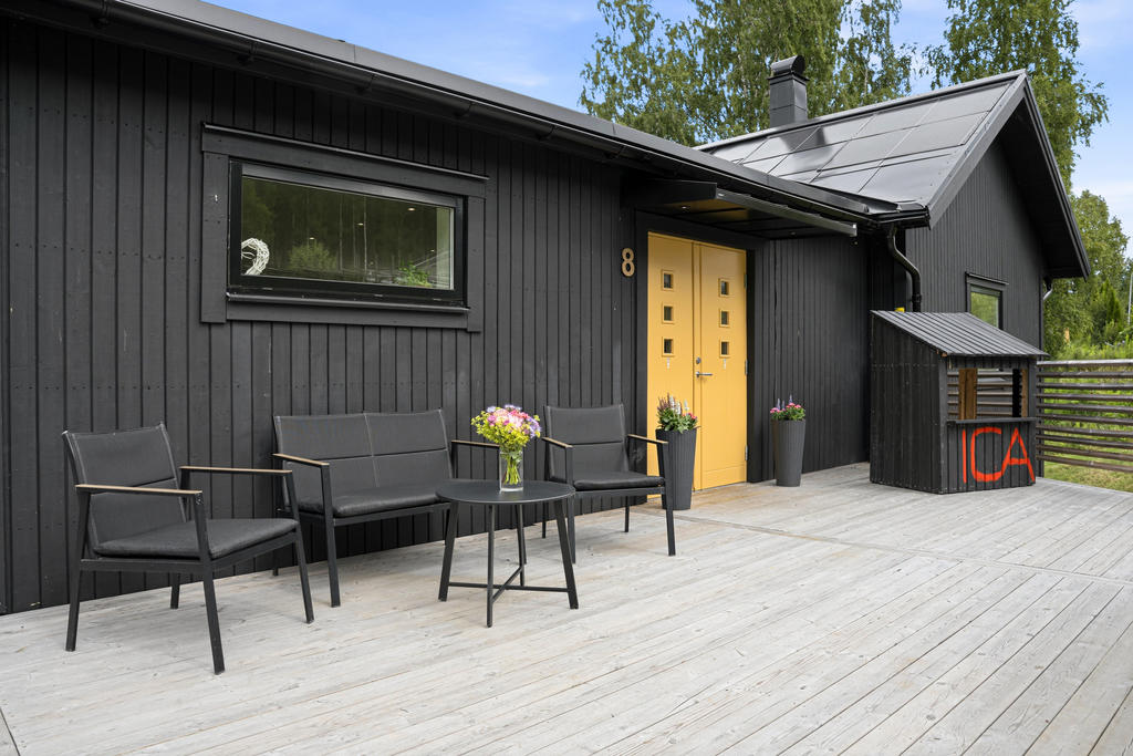 Uteplats, framsida