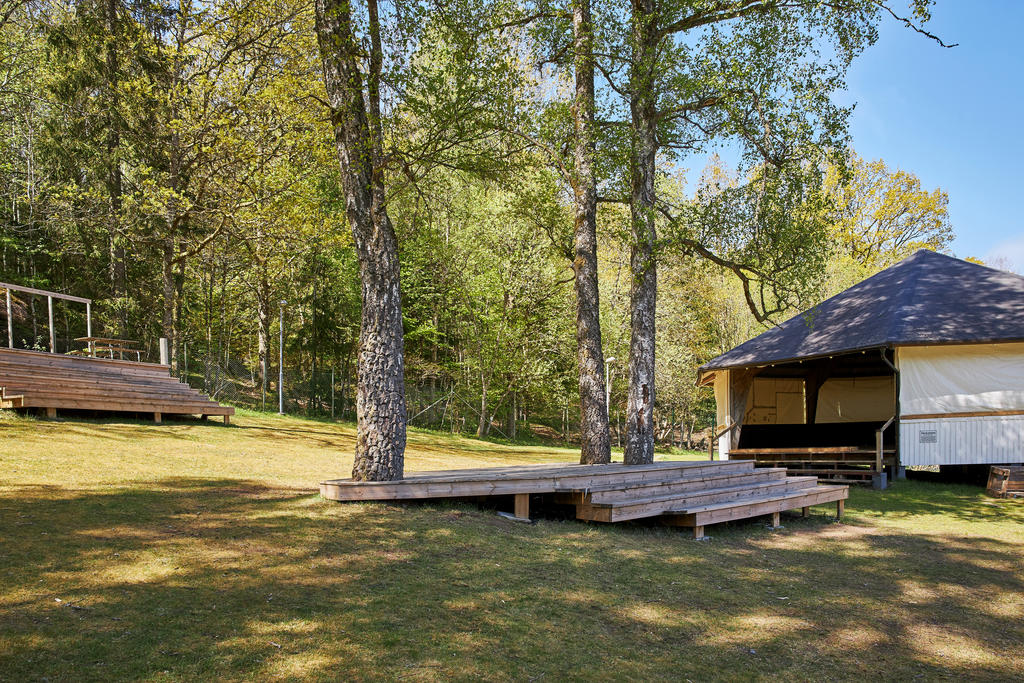 Vid dansbanan i Tollered ges konserter sommartid.