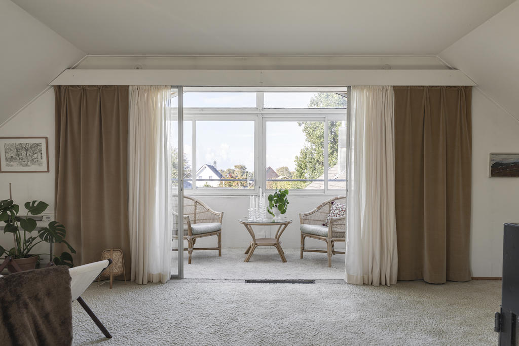 balkong som nås från allrummet 