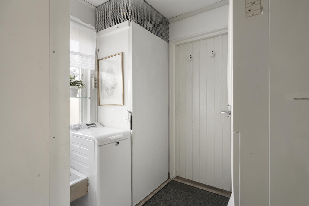 Groventré med tvättstuga