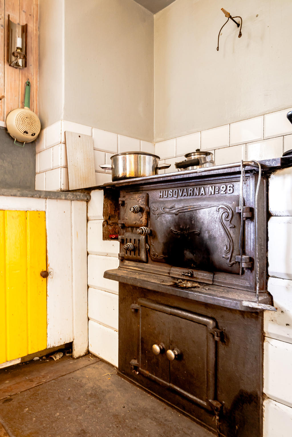 Gammal vedspis som värmer gott!