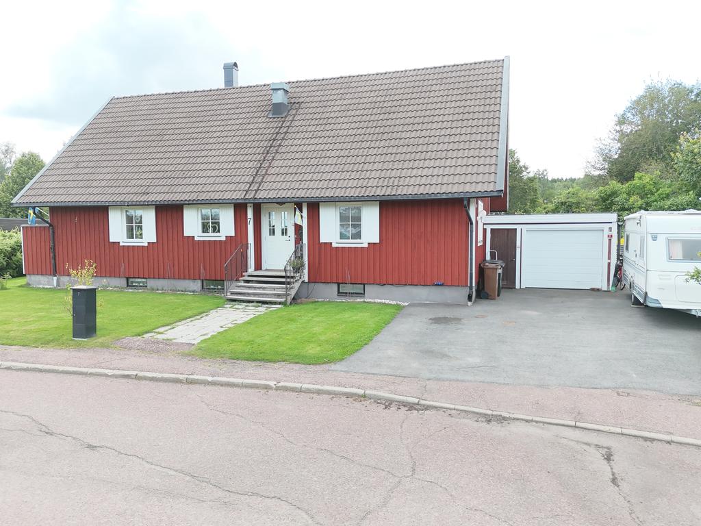 Uppfart med plats för både bilar och vagn