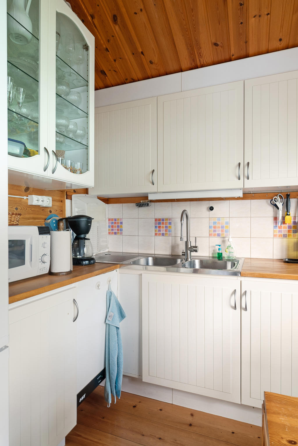 Kök i vinkel med bra förvaring