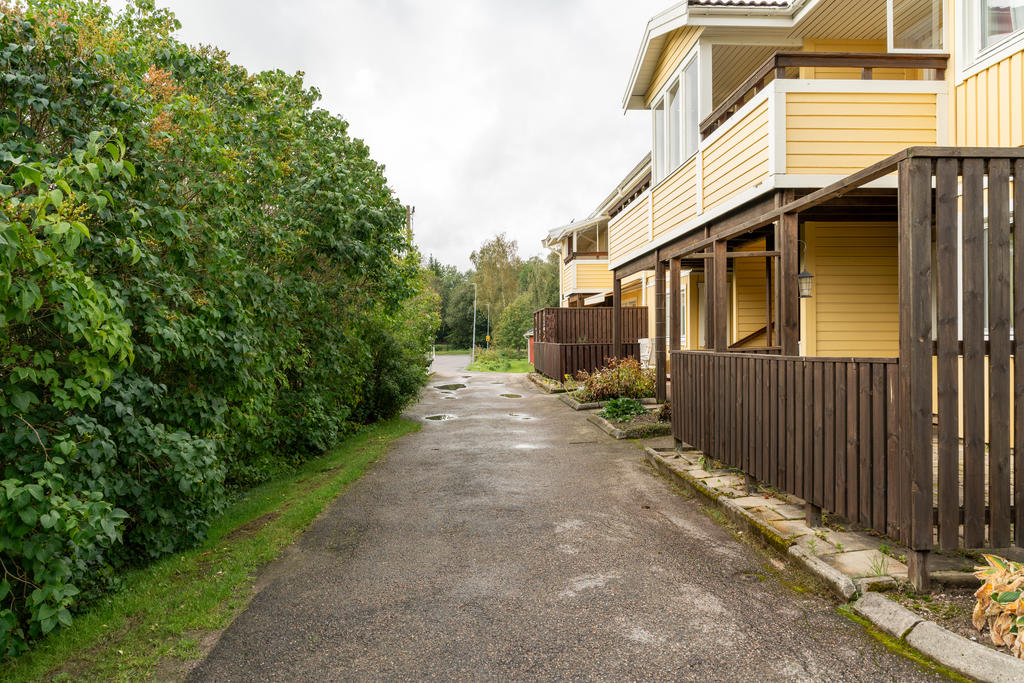 Gård framför huset