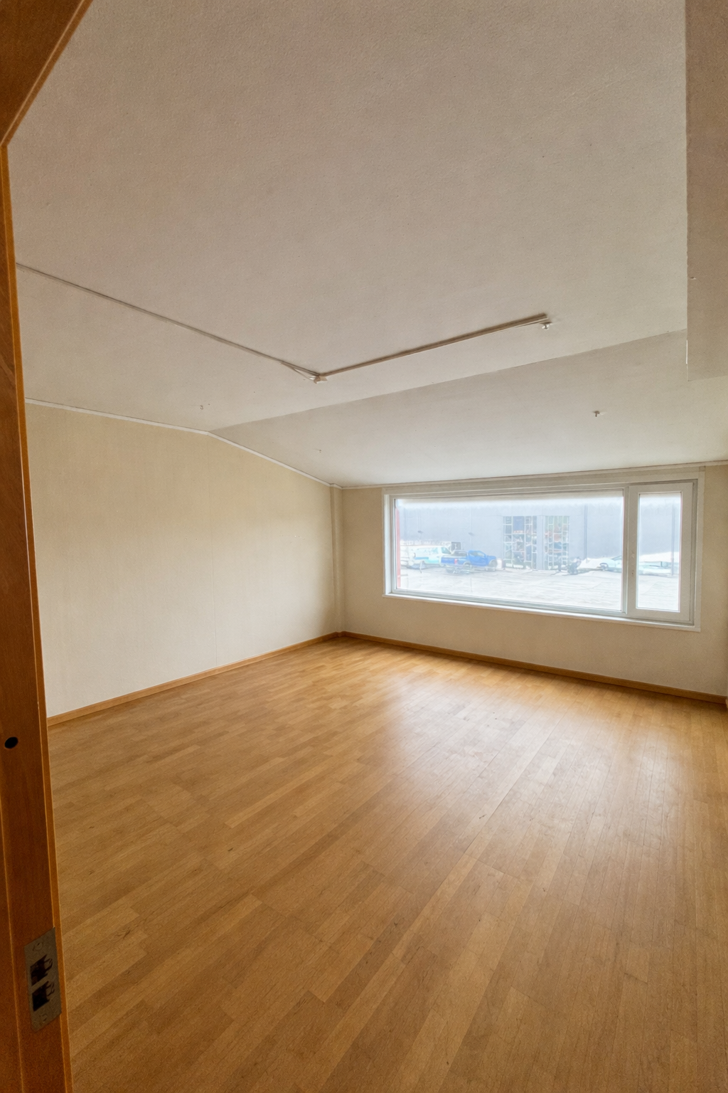 Rymligt och ljust kontorsrum 