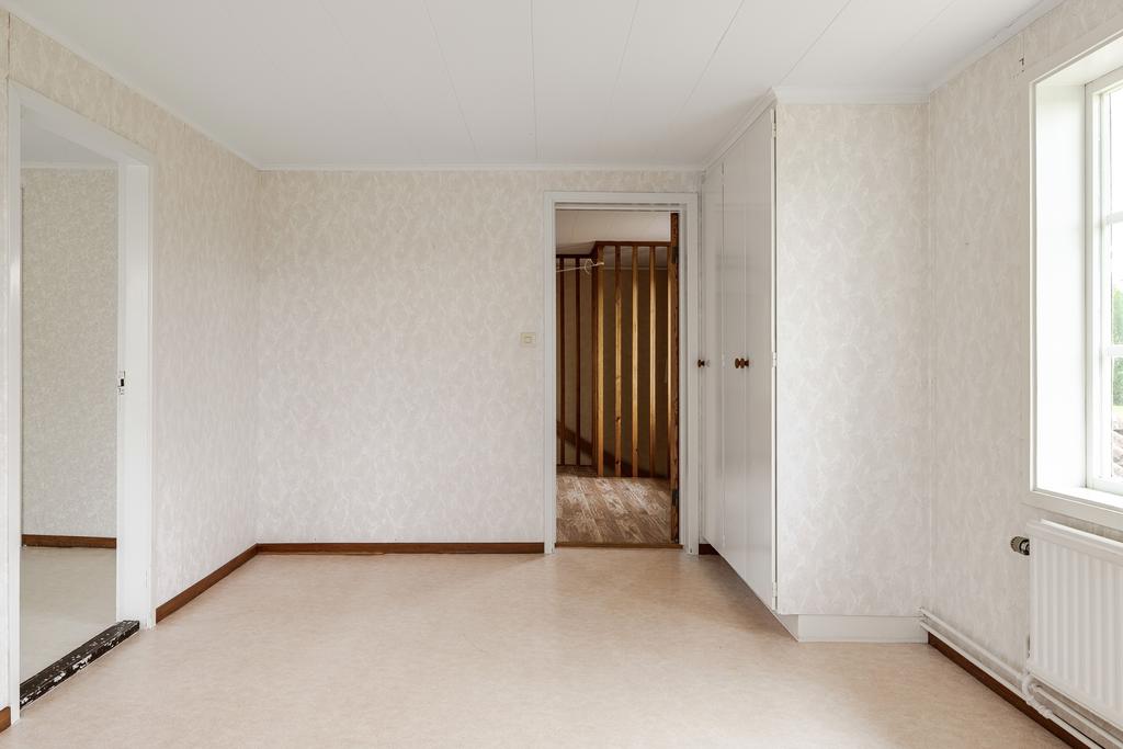Båda med inbyggda garderober