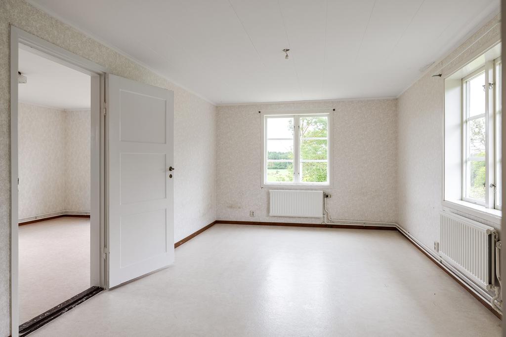Härligt med ljusinsläpp från två väderstreck