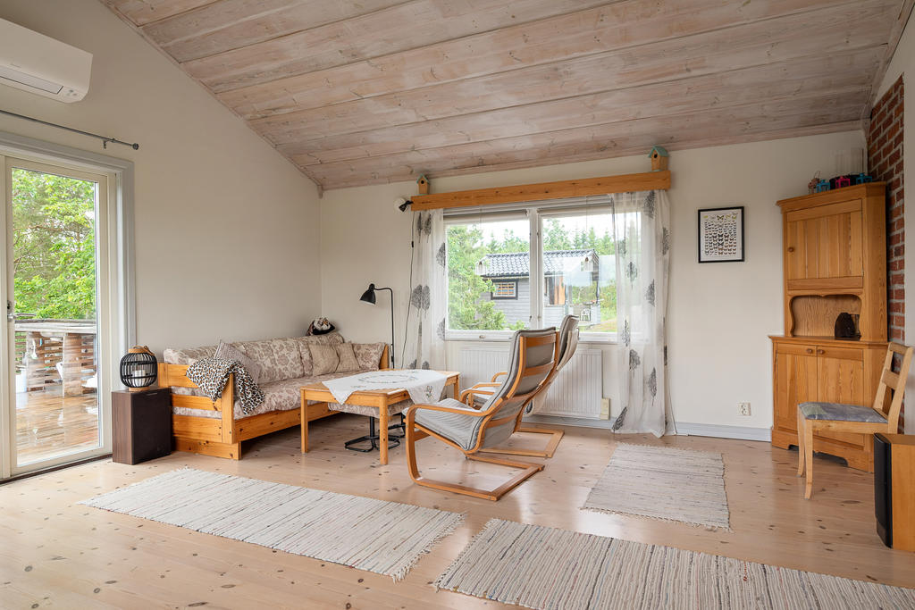 Stort och rymligt, möblerbart både med soffa och matplats