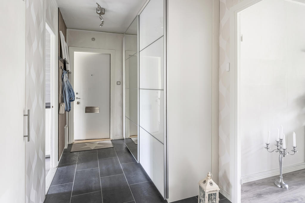 Hall med förvaring