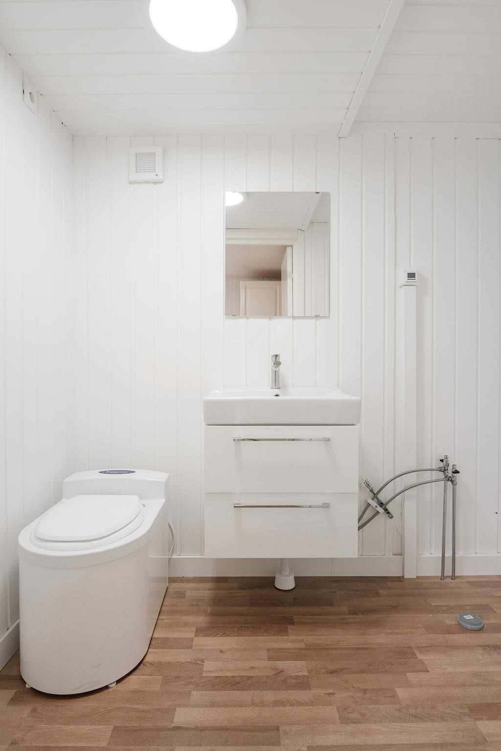 Gästhus med loft och badrum