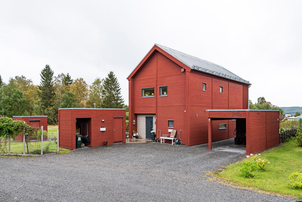 Carport och förråd!