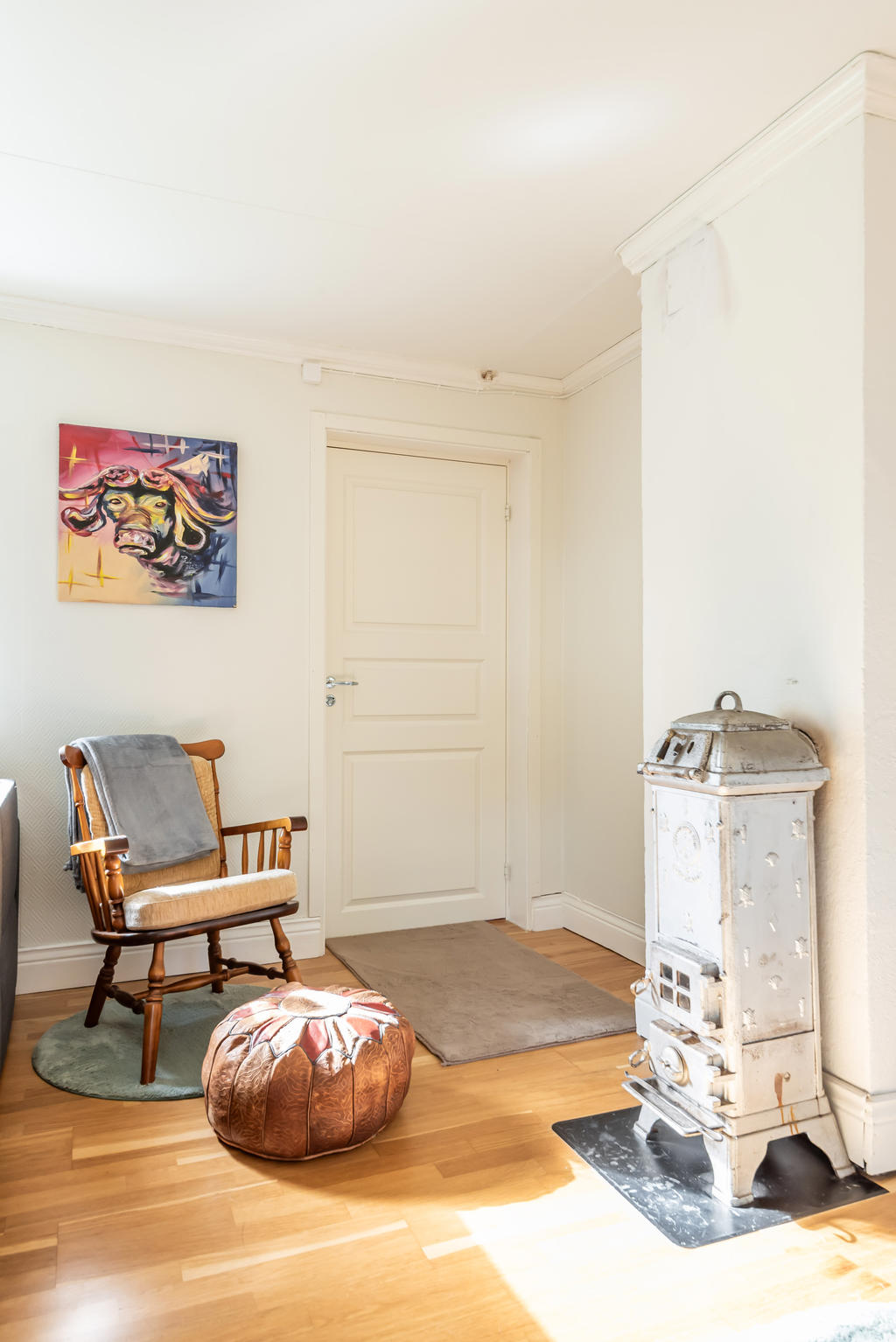 Kaminen värmer skönt. 