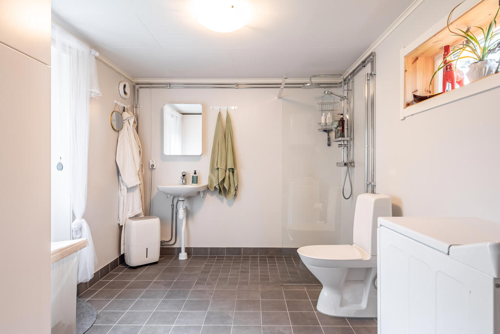 Nybyggt badrum, här är det förberett för golvvärme. 