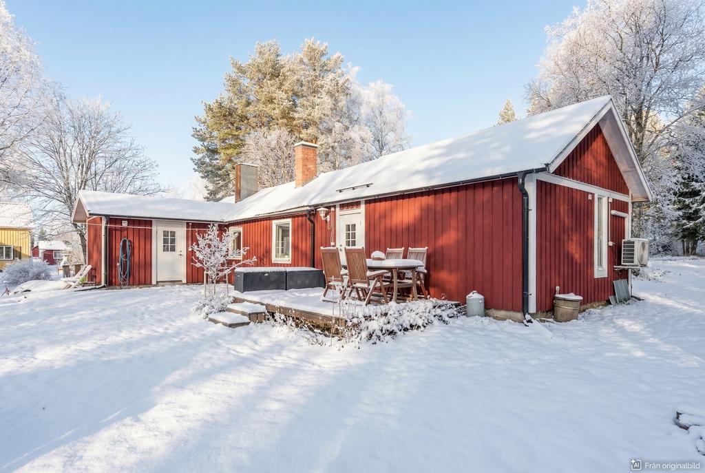 Mysig altan intill entrén