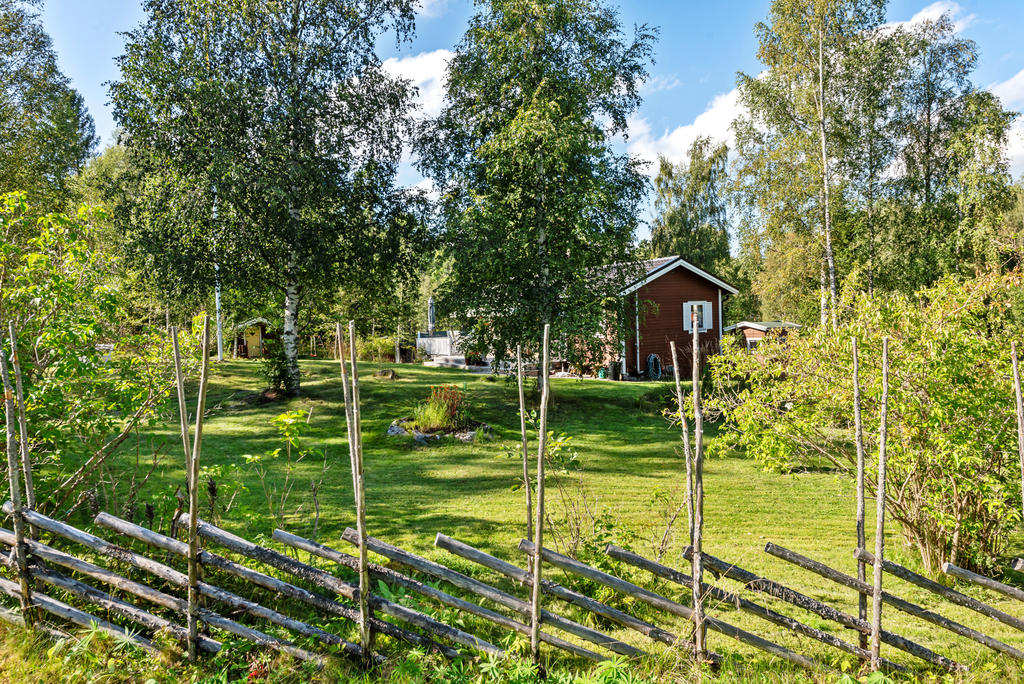 Gärdsgården sett från vägen