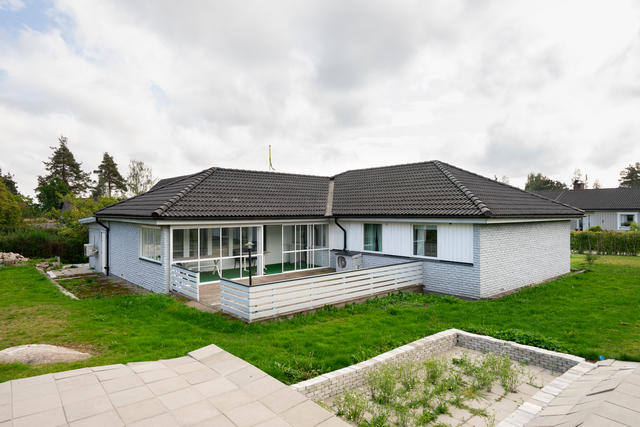 Inglasat uterum med altandäck.