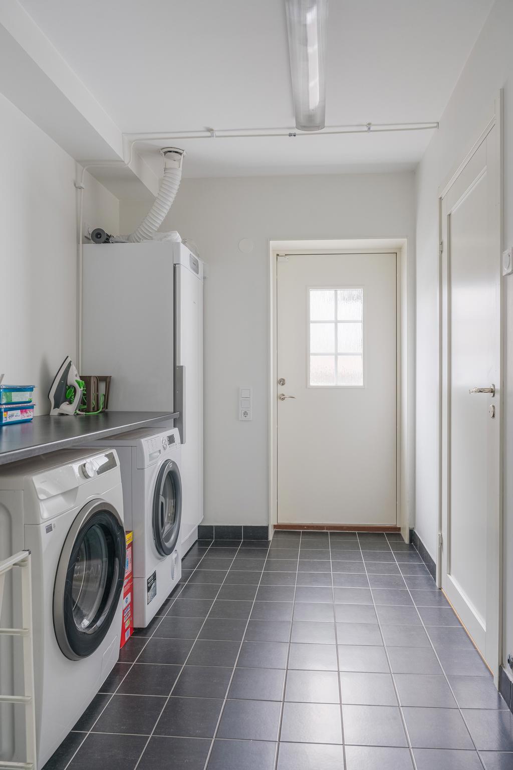 Tvättstuga med groventré.