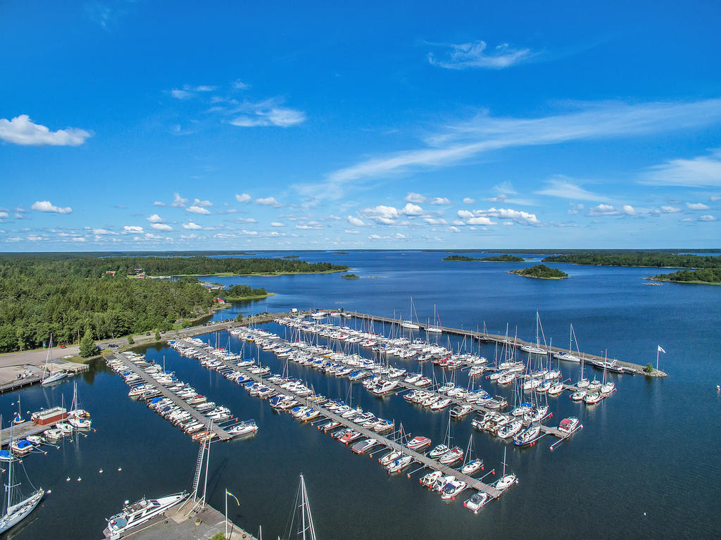 Flygfoto över Herrängs marina