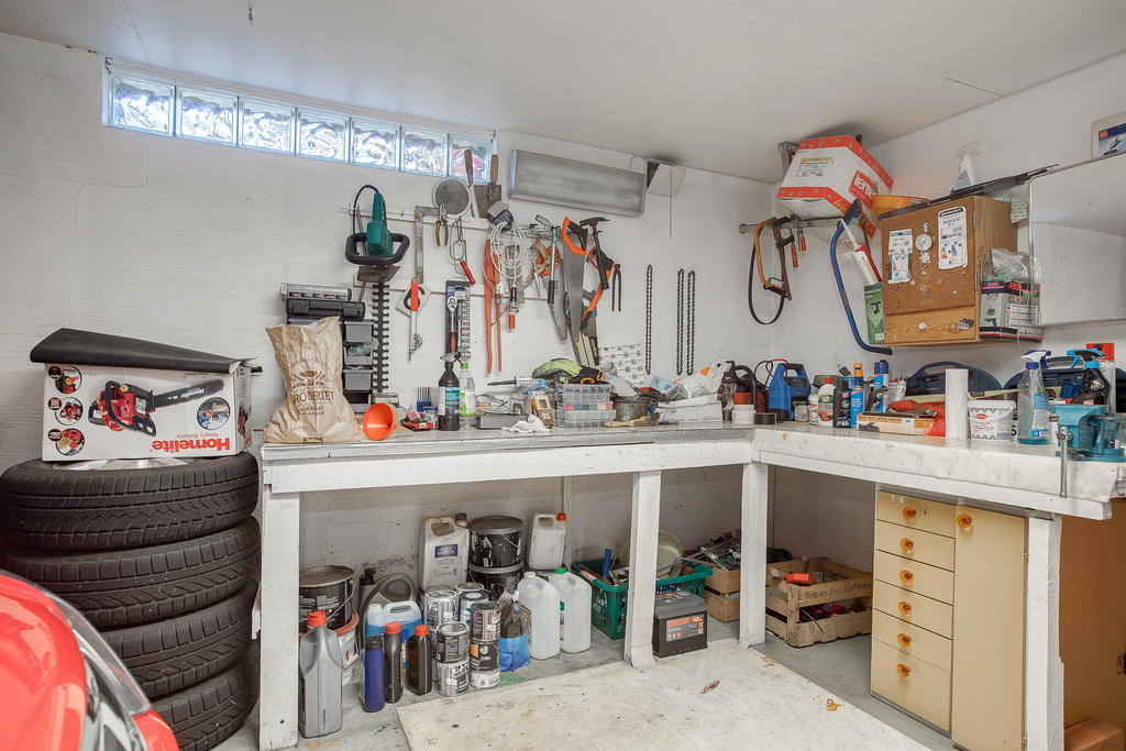 Verkstadsdel i garage