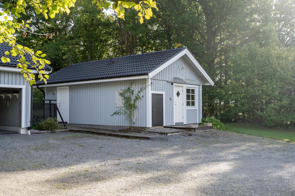 Uthus med gästrum