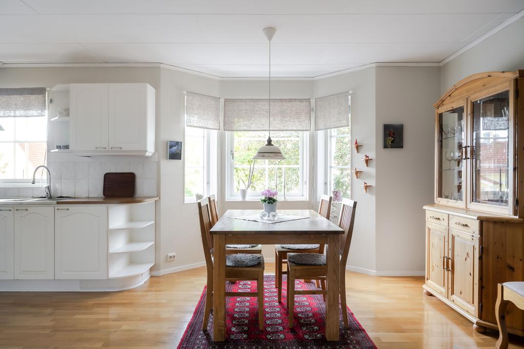 Matplats framför burspråket