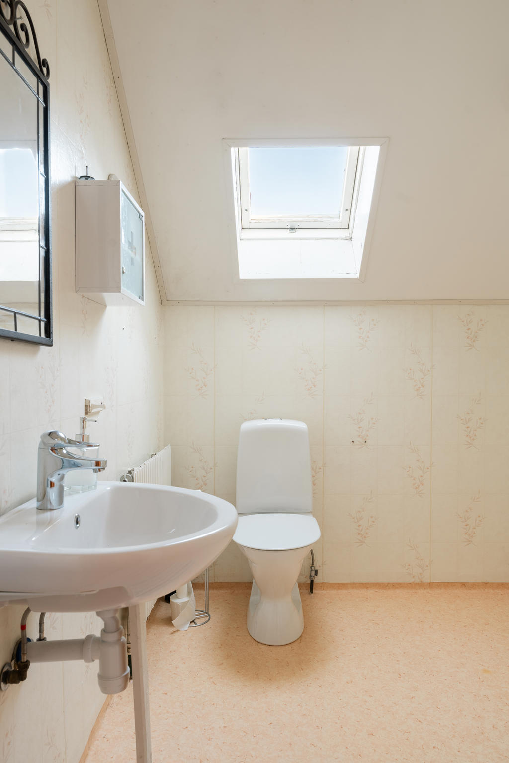 Badrum med dusch övervåning