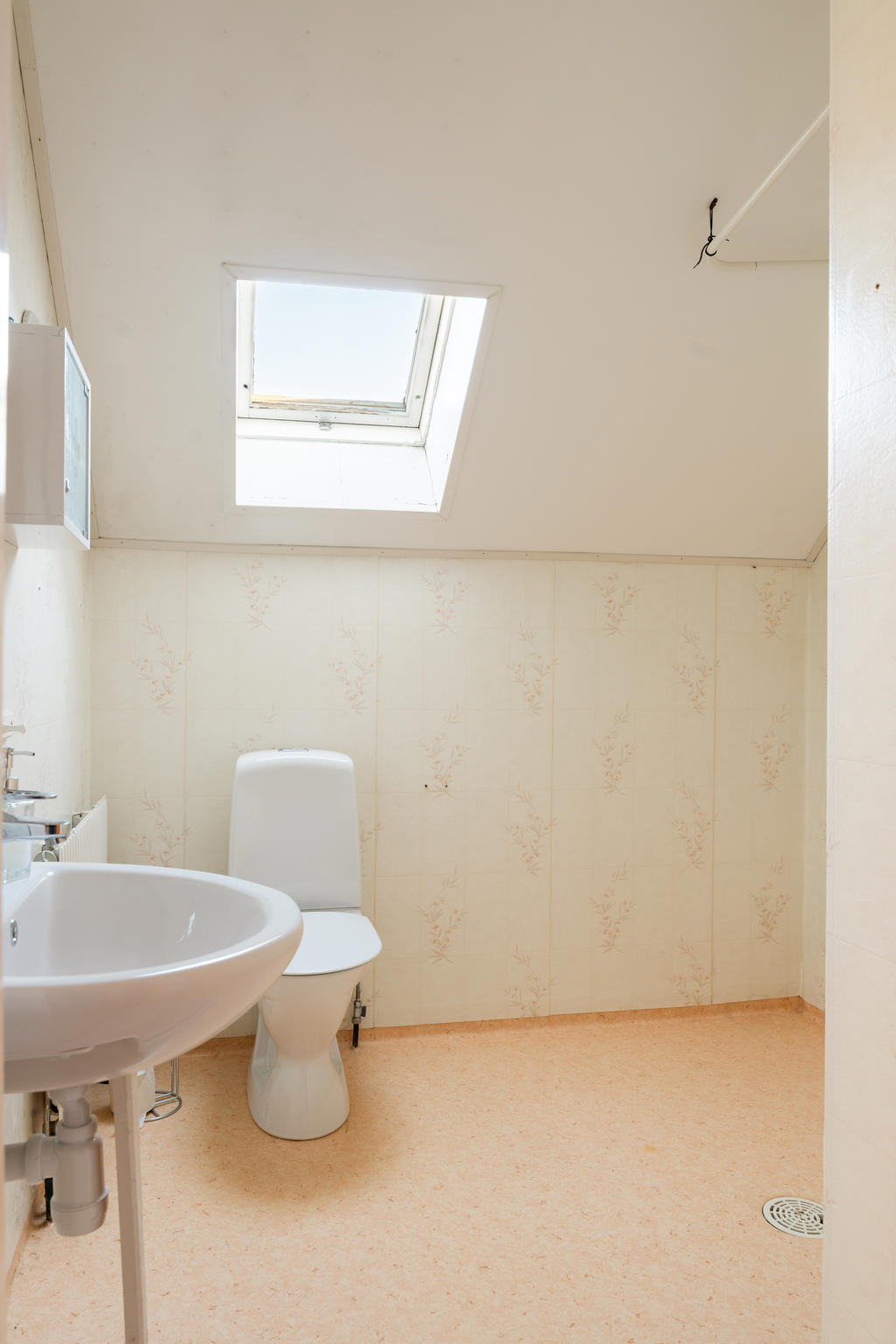 Badrum med dusch övervåning