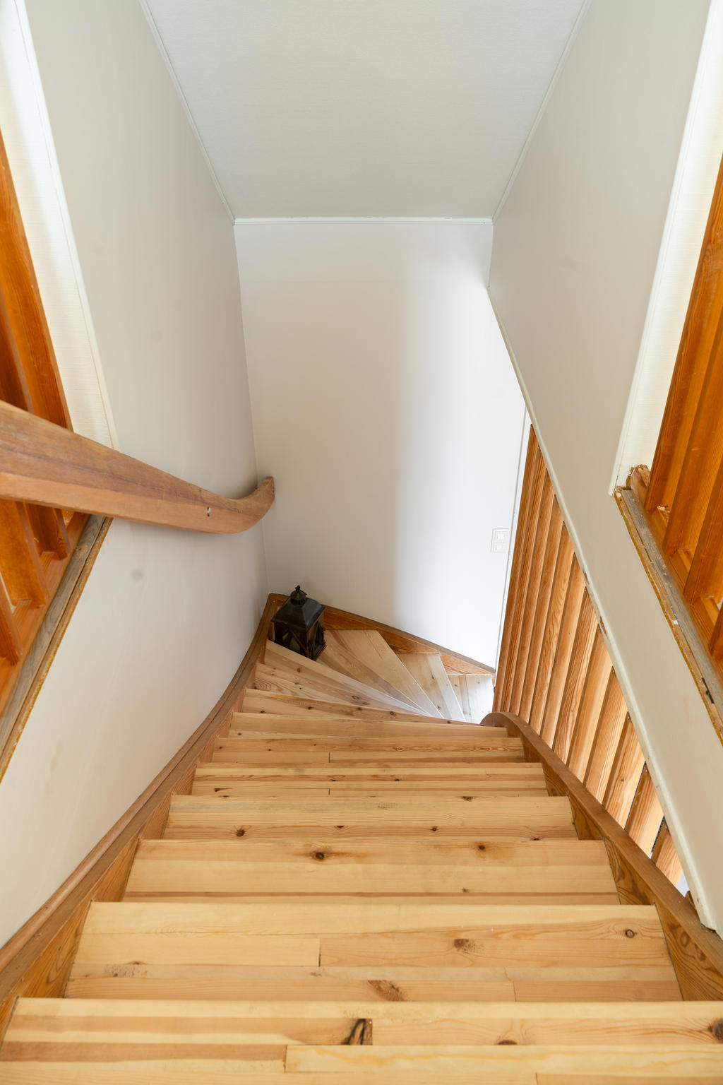 Trapp till nedervåning