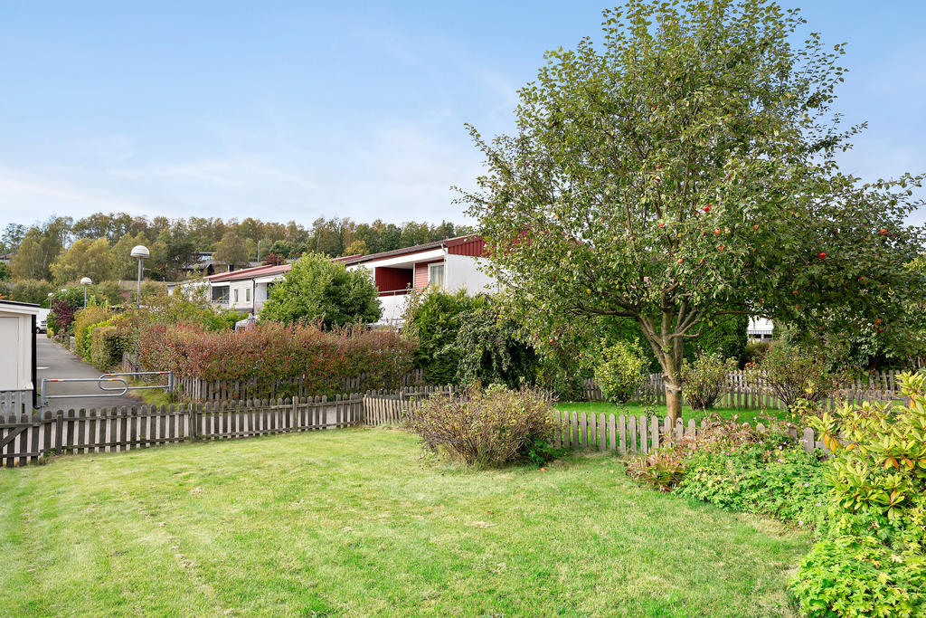 Trädgårdstomt med möjlighet till odling och utelek