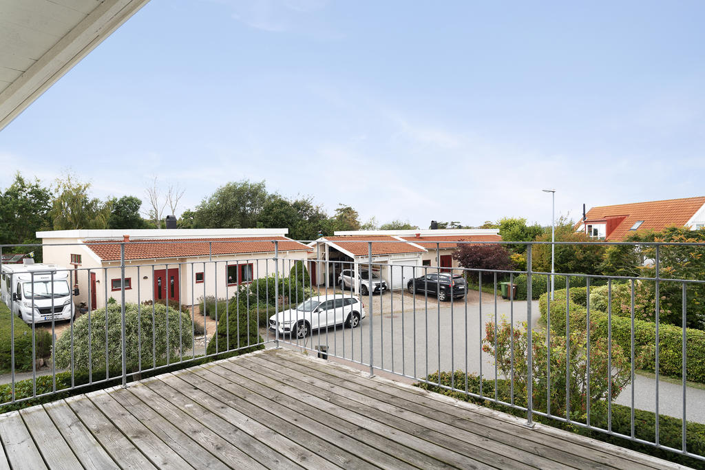 Balkong övre plan med en härlig kvällssol 