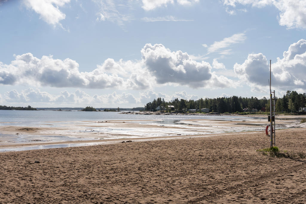 Vita sannar strand, en populär och trevlig badstrand.