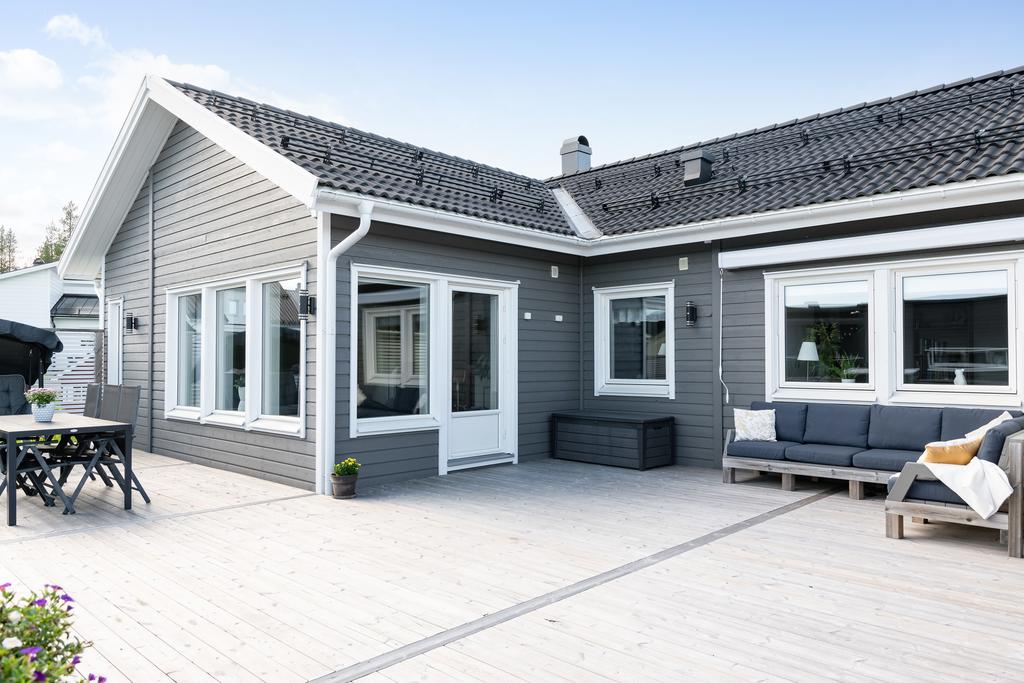 Stor altan i härligt solläge