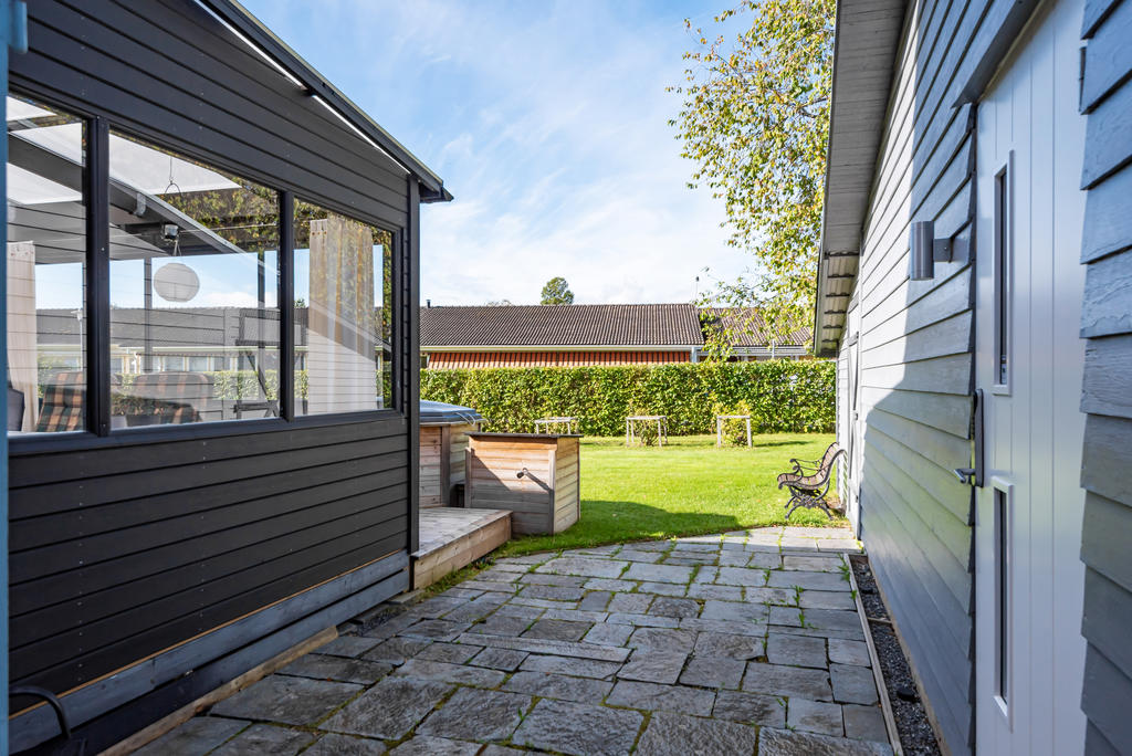 Förråd i garagedelen.