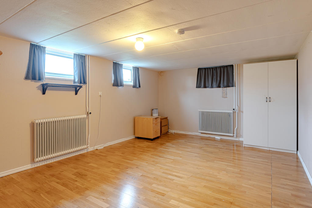 Stor yta för lek, spring eller soffhäng.