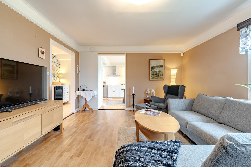 Stor och luftig öppning mot hallen!