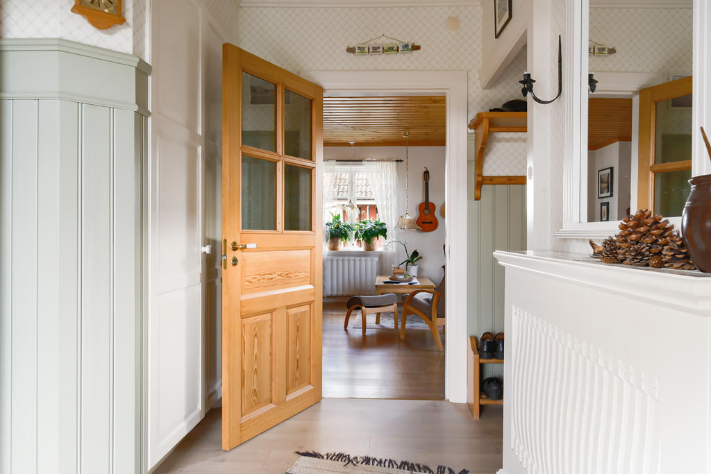 Vy från hall till vardagsrum