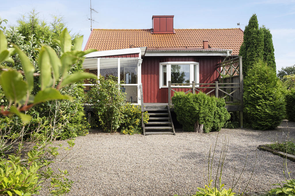 Tillbyggt med tralldäck och uterum