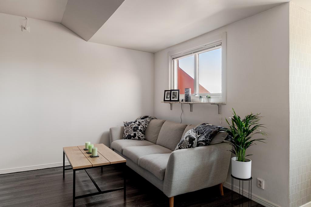 Här finns det gott om plats för soffhörna. Perfekt för sociala sammanhang. 