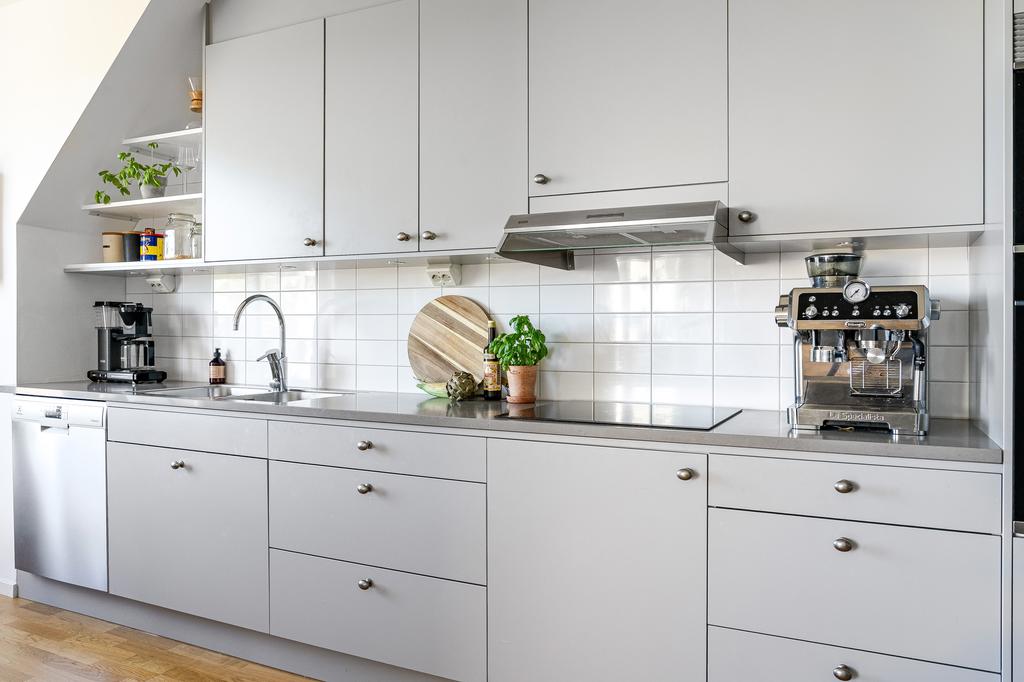 Gott om förvaringsskåp i köket