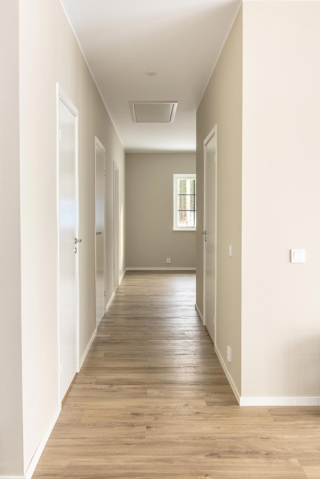 Hall mot allrum & sovrum 2-4