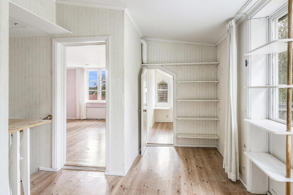 Övre hall med utgång balkong