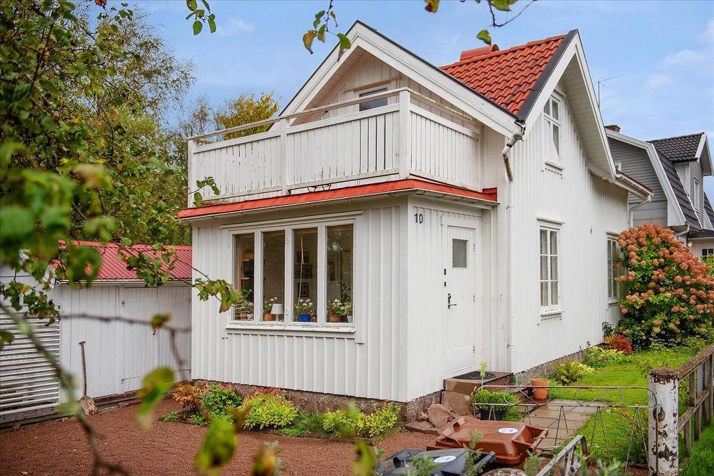 Brodalsvägen 10, Brastad