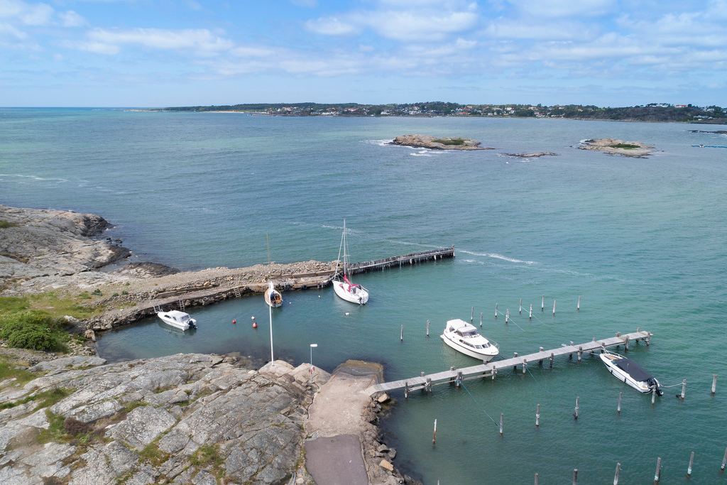 Även i Kuggaviken finns både hamn och bastu
