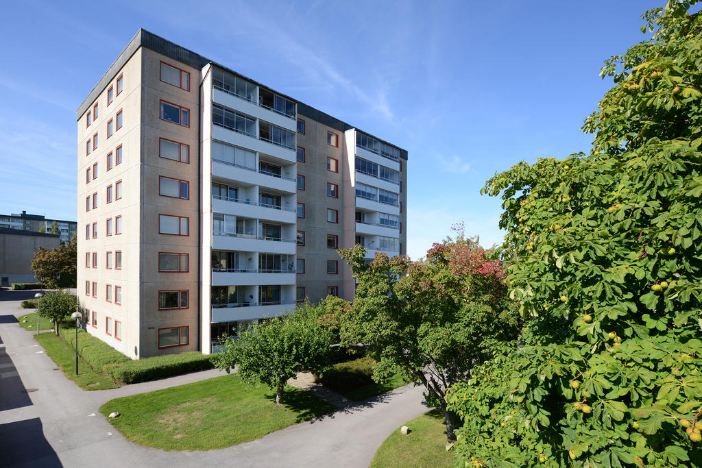 Lägenheten är belägen på våning fyra och är om 68 kvm